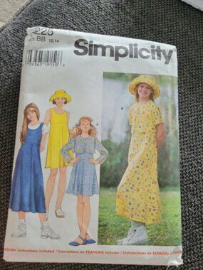 Simplicity 7225 pattern. Size BB 12, 14
